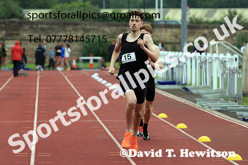 Boys 800 metres, 2025 Northumberland Schools Track and Fields, Wentworth, Hexham. Photo: David T. Hewitson/Sports for All Pics